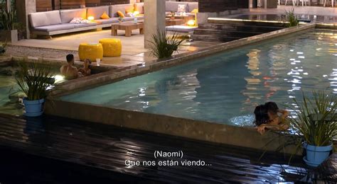 napoli y naomi|Sexo en la piscina: Naomi y Napoli se lo montan delante de sus.